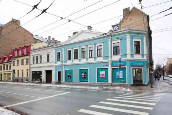 Nomai tiek piedāvātas ērtas tirdzniecības telpas pilsētas centrā, aktīvajā A. Čaka un Stabu ielu kru Рига