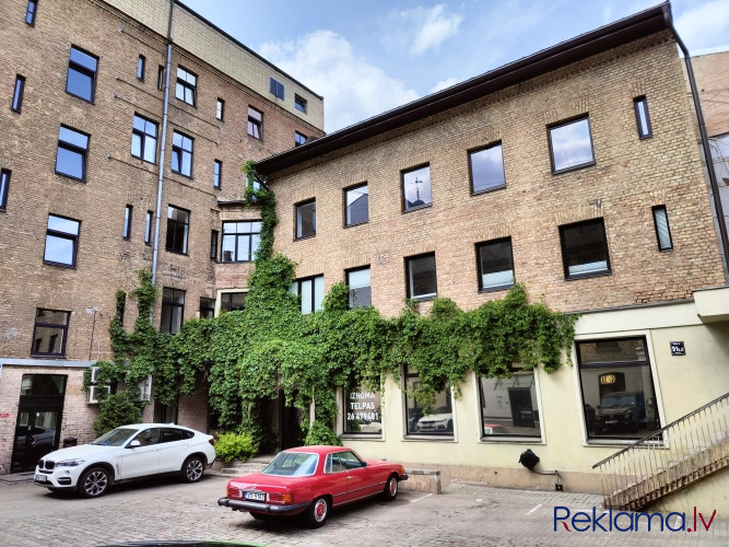 Labas biroja telpas renovētas biroju ēkas 2. stāvā.  Labiekārtota, sakopta un bruģēta Rīga - foto 8