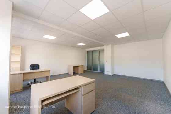 Biroja telpas biznes centrā "Forums"  + 1 telpa labā stāvoklī, aprīkota ar LED lampām un  žalūzījām; Рига