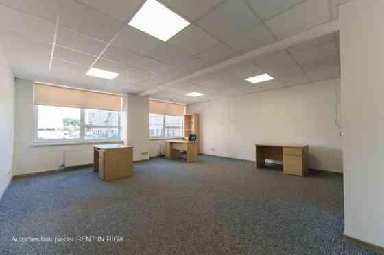 Biroja telpas biznes centrā "Forums"  + 1 telpa labā stāvoklī, aprīkota ar LED lampām un  žalūzījām; Рига