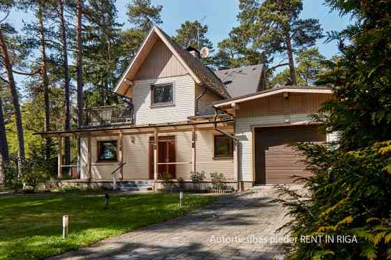 Private house in a prestigious and quiet place in Jurmala.  It boasts a spacious and well-kept yard  Юрмала