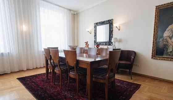 Продаётся трёхкомнатная квартира в сердце Риги с личным лифтом.   Квартира Rīga