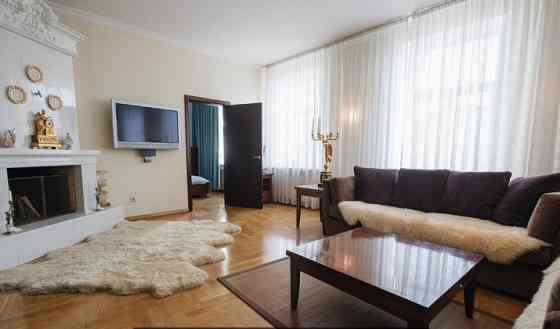 Продаётся трёхкомнатная квартира в сердце Риги с личным лифтом.   Квартира Rīga