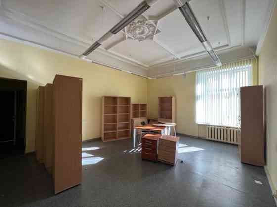 Сдается офис в центре Риги, улица Стабу 18.  Просторные офисные помещения на фасаде Рига