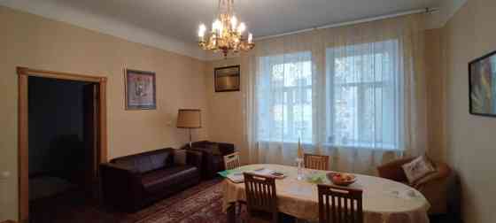 Продается просторная 4-комнатная квартира на улице Валдемара. Квартира имеет Rīga