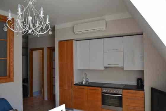 Продается меблированная 2-комнатная квартира в новом проекте Rīdzenes Rezidence. Рядом Rīga
