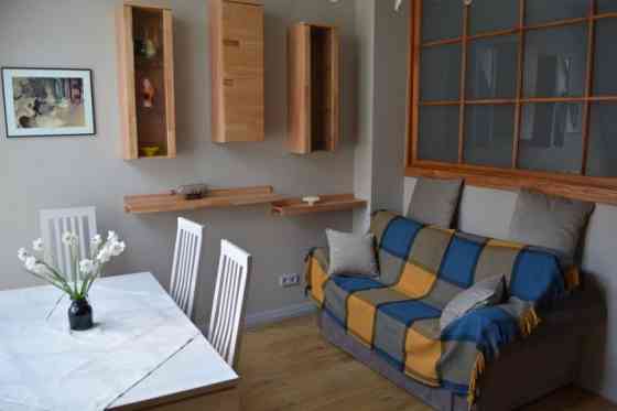 Продается меблированная 2-комнатная квартира в новом проекте Rīdzenes Rezidence. Рядом Rīga