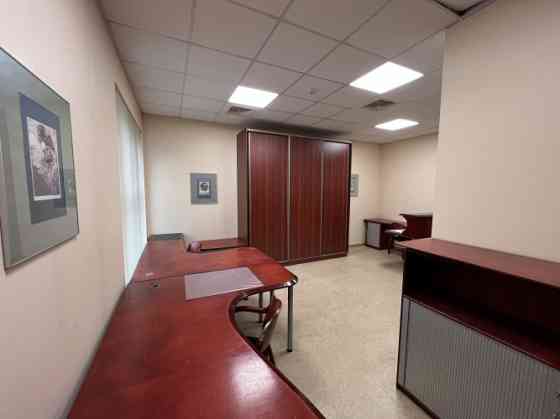Piedāvājuma mēbelētu biroja telpu, Gramzdas ielā 90.  + Telpas platība 40 m2; + Koplietošanas telpas Rīga