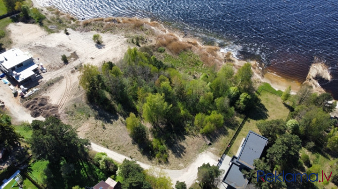 Pārdod plašus zemes gabalus privātmāju celtniecībai Lielā Baltezera krastā. Piebraucamais Ādažu novads - foto 4