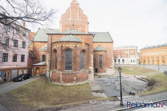 Nomai tiek piedāvāts arhitektoniski pievilcīgs birojs Vecrīgā, pretī Doma laukumam ar kopējo Rīga - foto 2