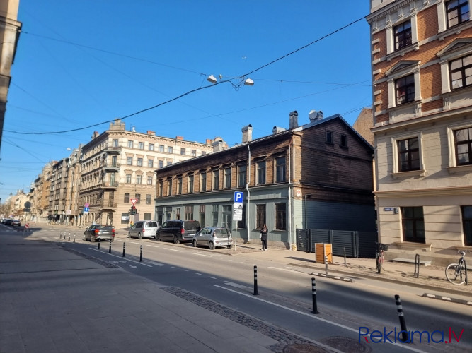 Izcils Rīgas centra koka arhitektūras paraugs.  Zemes gabala platība 577m2 (īpašumā), Rīga - foto 14