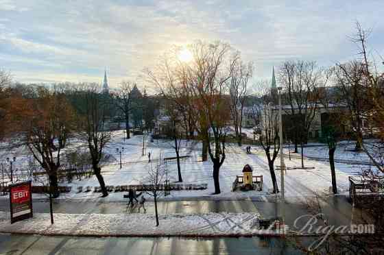 Представительная квартира в самом центре города с видом на парк. Из окон 2 комнат Rīga