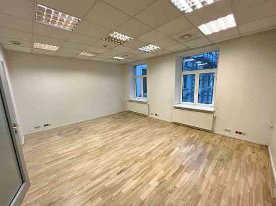 Мы предлагаем просторные офисные помещения в эксклюзивном Berga Bazar!  Помещение Rīga