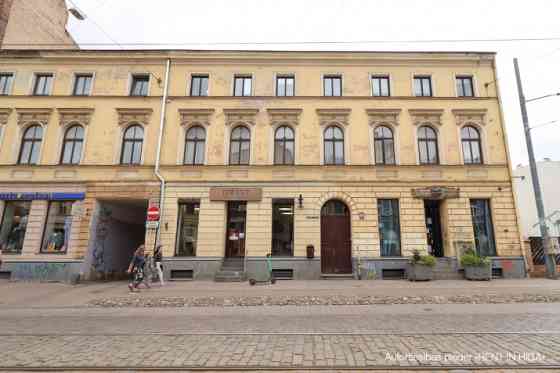 Pārdod aristokrātisku jūgendstila dzīvokli Kr. Barona ielā 60, vienā no atpazīstamākajām Rīgas ielām Rīga
