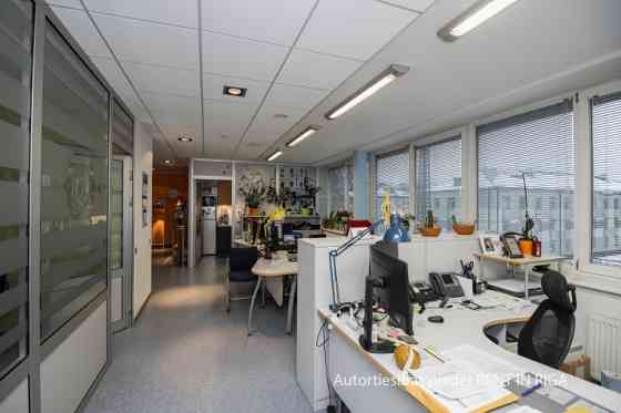 Просторное, светлое офисное помещение площадью 224.7 м2. Здание расположено в 2 Rīga