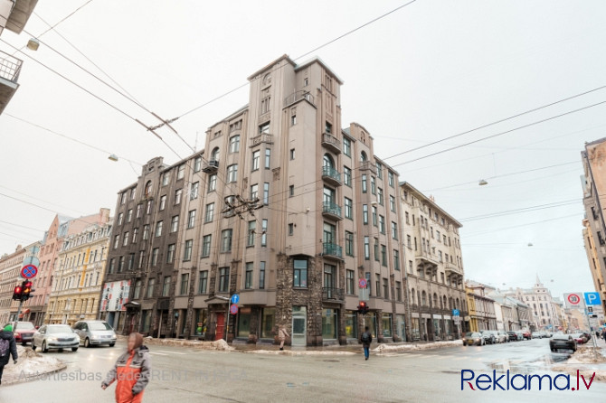 Tirdzniecības telpas uz Matīsa un Čaka stūra.  Visā ēkā tikko ir pabeigta renovācija. Rīga - foto 11