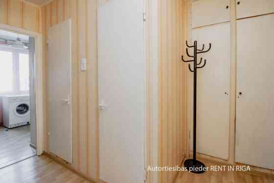 Pilnvērtīgs 1 istabas Dzīvoklis Purvciemā.  Plānojums - dzīvojamā istaba ar izeju uz lodžiju (1.2 m2 Rīga
