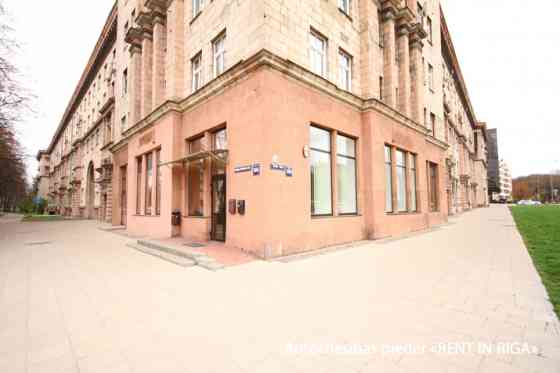 Сдается угловое помещение банка на углу Кр. Валдемара и ул. Зирню напротив АЗС Rīga