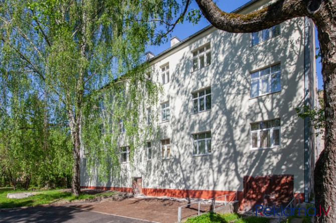 Pārdod 2-istabu dzīvokli atjaunotā pirmskara laika ēkā ar izcilu lokāciju. Dzīvoklis atrodas Rīga - foto 1