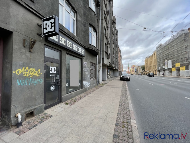 Tiek izīrēts penthaus tipa dzīvoklis ēkas 29.stāvā!  130 m2 dzīvoklī ir iekārtota: - Rīga - foto 1