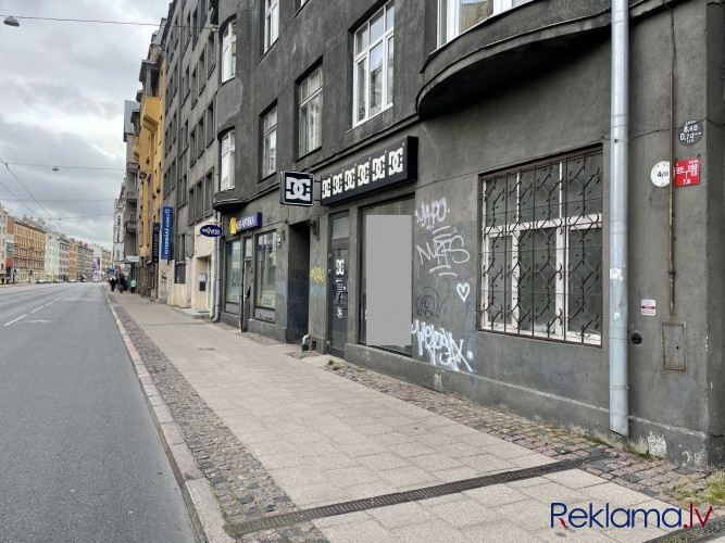 Tiek izīrēts penthaus tipa dzīvoklis ēkas 29.stāvā!  130 m2 dzīvoklī ir iekārtota: - Rīga - foto 2