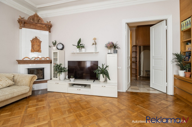 Tiek piedāvāts mājīgs un plašs trīs istabu dzīvoklis pilsētas centrā. Mājoklis sastāv no Rīga - foto 9