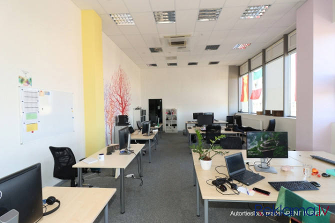 Gaišas un plašas biroja telpas.  Plānojums - 2 lielākās darba telpas (67 un 69 m2), 3 mazākas Rīga - foto 7
