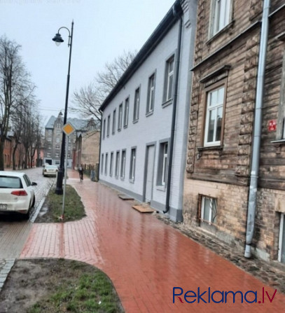 Tiek pārdota 2 stāvu ēku ar pagrabu. Ēka 590 m2 pēc ārējās renovācijas. Zemesgabals 1022 Rīga - foto 13