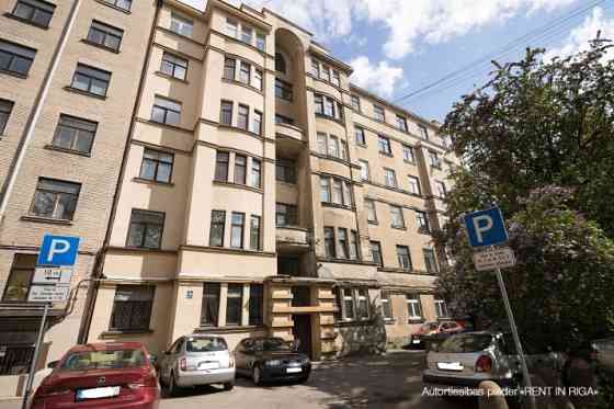 Продается 2-комнатная квартира в историческом центре Риги, на улице Авоту. Rīga