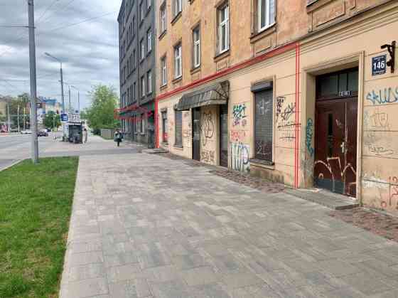 В аренду сдаются торговые помещения в центре города.  Площадь состоит из двух Rīga