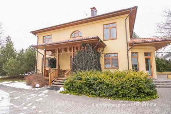 Продаются два замечательных дома с прудом в Елгаве.  Территория состоит из двух Jelgava un Jelgavas novads