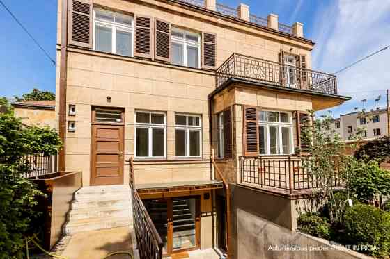 Exclusive private house in the center of Riga.  semi-basement floor with Open layout: 100.1 m2; 1st  Rīga
