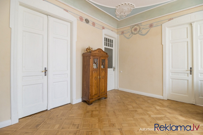 Elegants un rūpīgi atjaunots dzīvoklis Rīgas vēsturiskajā centrā.  Tas atrodas Lāčplēša Rīga - foto 3