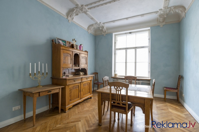 Elegants un rūpīgi atjaunots dzīvoklis Rīgas vēsturiskajā centrā.  Tas atrodas Lāčplēša Rīga - foto 2