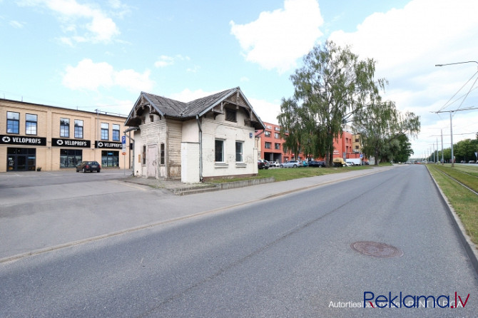 Maza estētiska ēka Brīvības ielā. Viegli redzama no visām pusēm, liela cilvēku plūsma. Rīga - foto 9