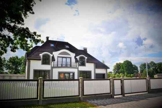 Продается трехэтажный красивый недостроенный дом в Елгаве  На первом этаже Jelgava un Jelgavas novads