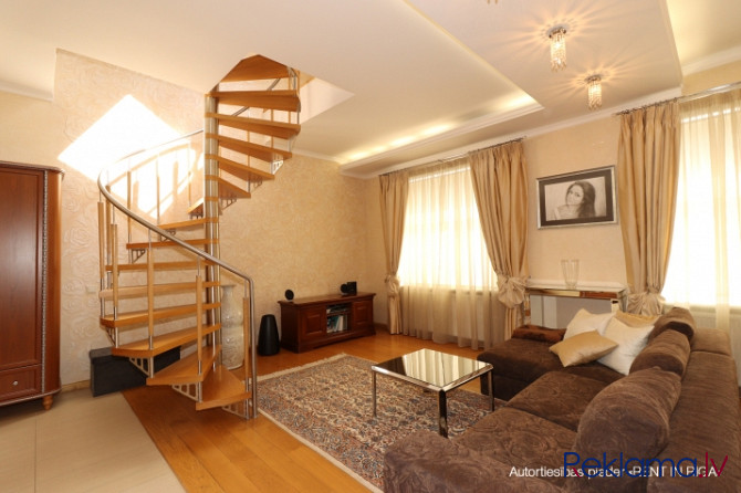 Продается просторная 4-комнатная квартира в полностью отреставрированном доме в Рига - изображение 4