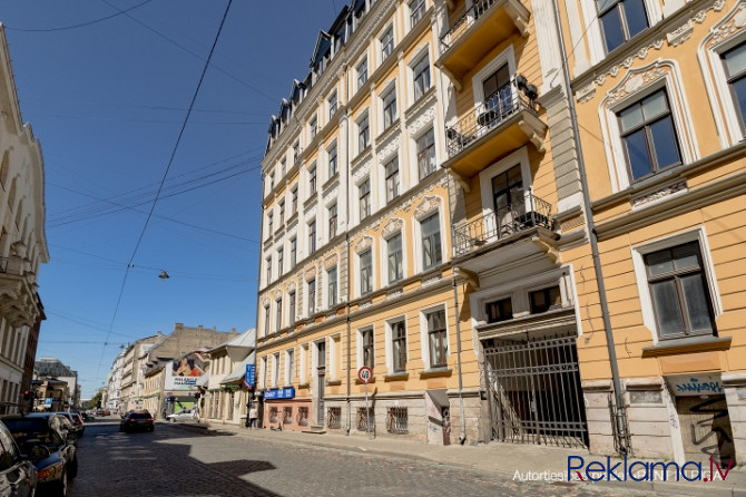 Tiek piedāvāts mājīgs un plašs trīs istabu dzīvoklis pilsētas centrā. Mājoklis sastāv no Rīga - foto 17