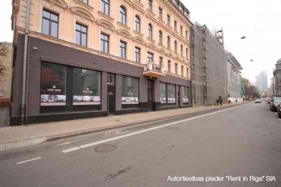 Продается коммерческое помещение, которое находится на первом этаже полностью Rīga