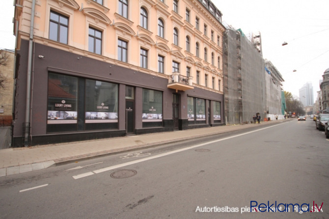 Iznomā komerctelpas Rīgas centrā. Telpas atrodas pilnībā renovētā ēkā ar ļoti teicīgu Rīga - foto 3