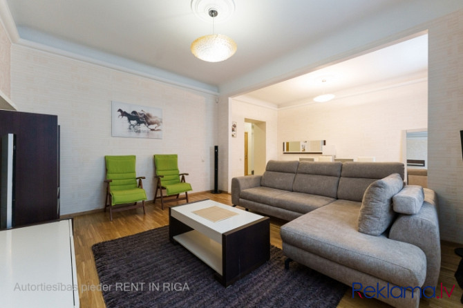 Klusajā centrā tiek pārdots plašs, mēbelēts trīs (4) istabu dzīvoklis ar balkonu. Rīga - foto 17