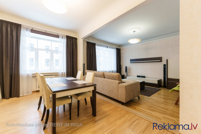 Klusajā centrā tiek pārdots plašs, mēbelēts trīs (4) istabu dzīvoklis ar balkonu. Rīga - foto 11