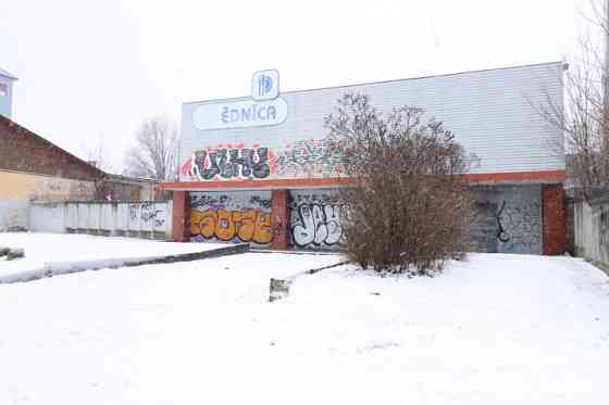 Autonoma ēka veikalam, ražotnei vai jebkādai citai nodarbei.  Industriālas teritorijas bijusī ēdnīca Rīga