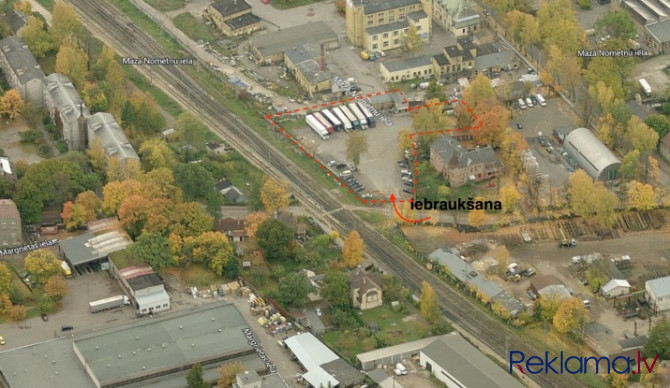 Tiek tirgoti divi savā starpā kontaktējoši zemes gabali ar kopējo platību 3500 m2 un Rīga - foto 1