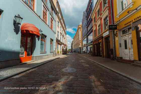 Premises in the most active pedestrian street in Old Town - Kaļķu Street 7 (between Līvu Square and  Rīga