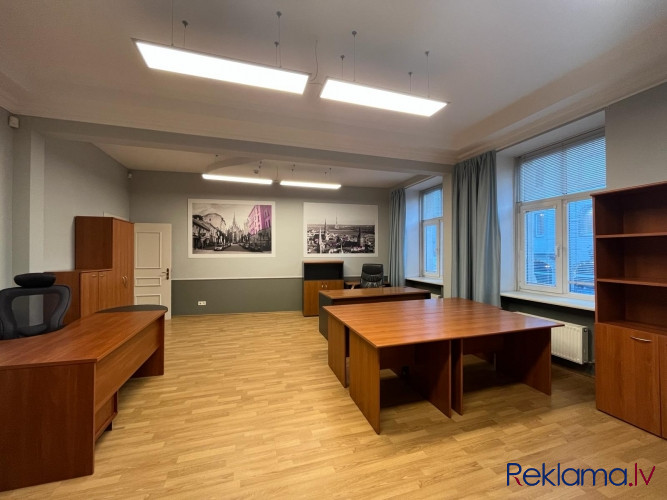 Piedāvājam īrēt plašas telpas ar dzīvoklī kopā pilsētas centrā. + platība sastāv no 2 Rīga - foto 15