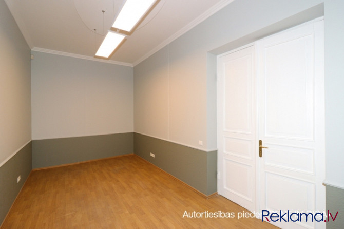 Piedāvājam īrēt plašas telpas ar dzīvoklī kopā pilsētas centrā. + platība sastāv no 2 Rīga - foto 10