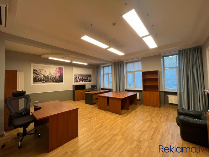 Piedāvājam īrēt plašas telpas ar dzīvoklī kopā pilsētas centrā. + platība sastāv no 2 Rīga - foto 11