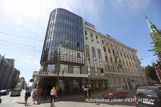 Birojs pie Brīvības ielas.  + 6. stāvs. + Pašlaik platība sastāv no priekštelpas sekretārei, atvērta Rīga