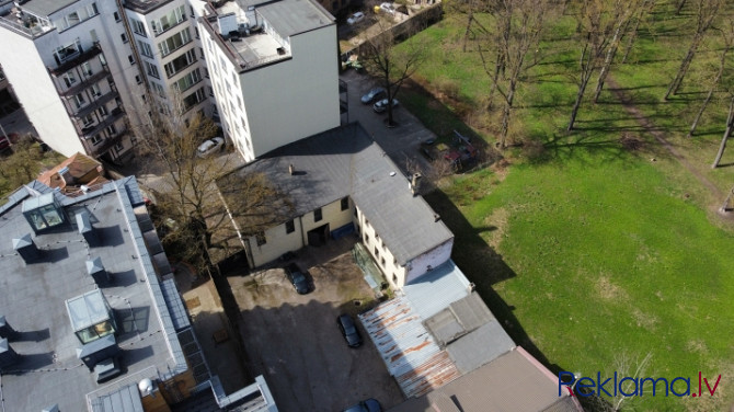 Divas kvalitatīvas ēkas ar zemi.  Īpašuma sastāvs: 1) Zemes gabals : 1274 m2; 2) Fasādes Rīga - foto 1